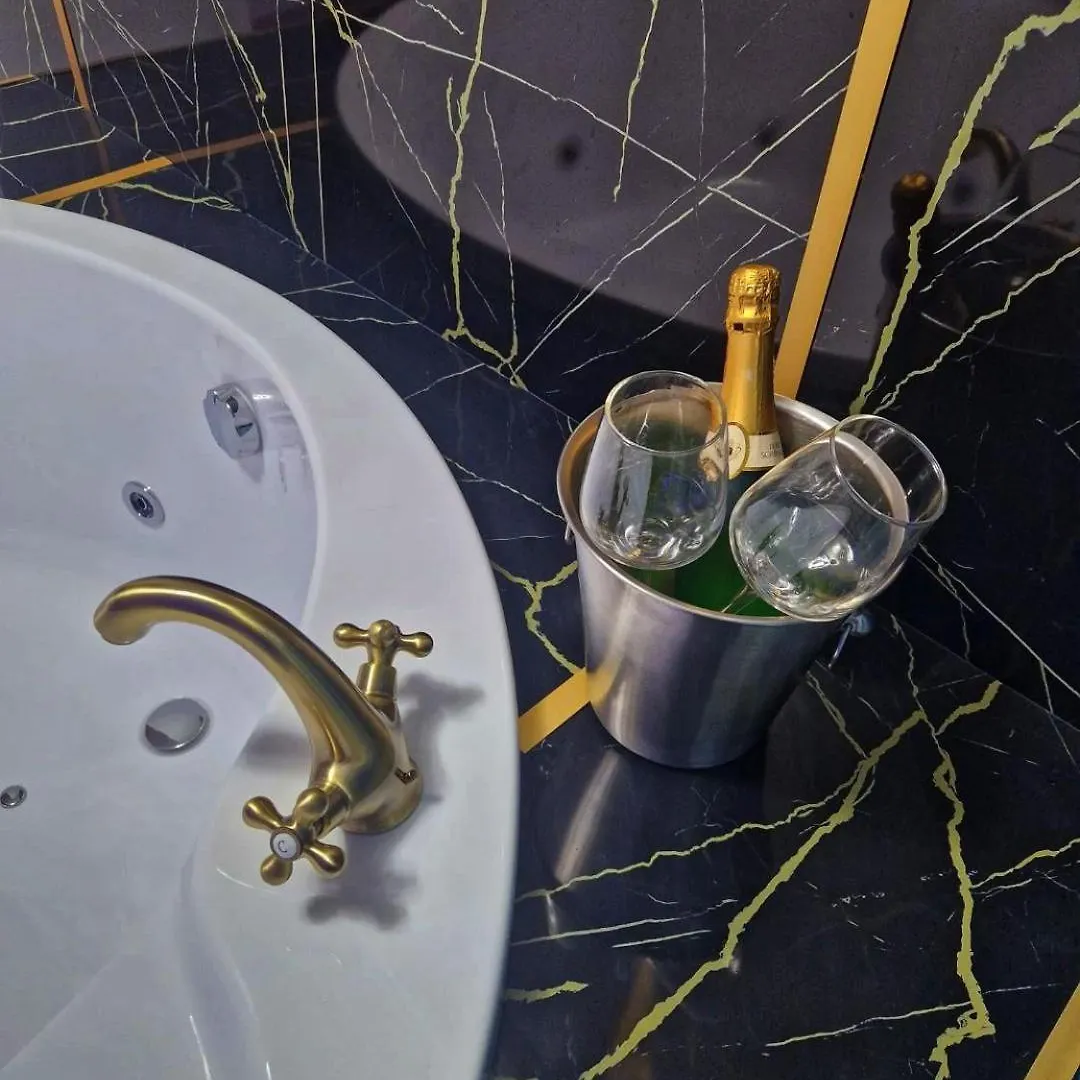 Afi Discret Jacuzzi Apartment Bucureşti